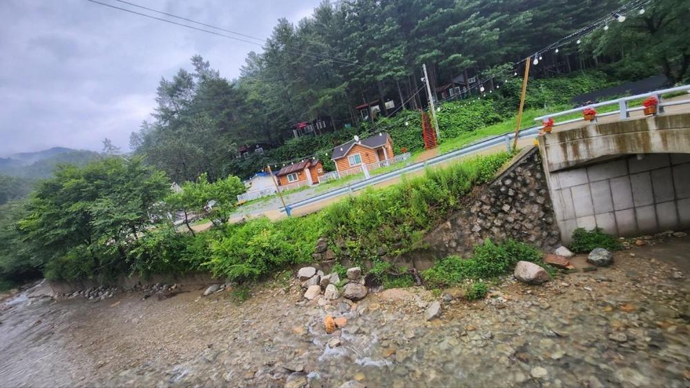 Hongcheon Gongjaksan Recreational Forest Pension ภายนอก รูปภาพ