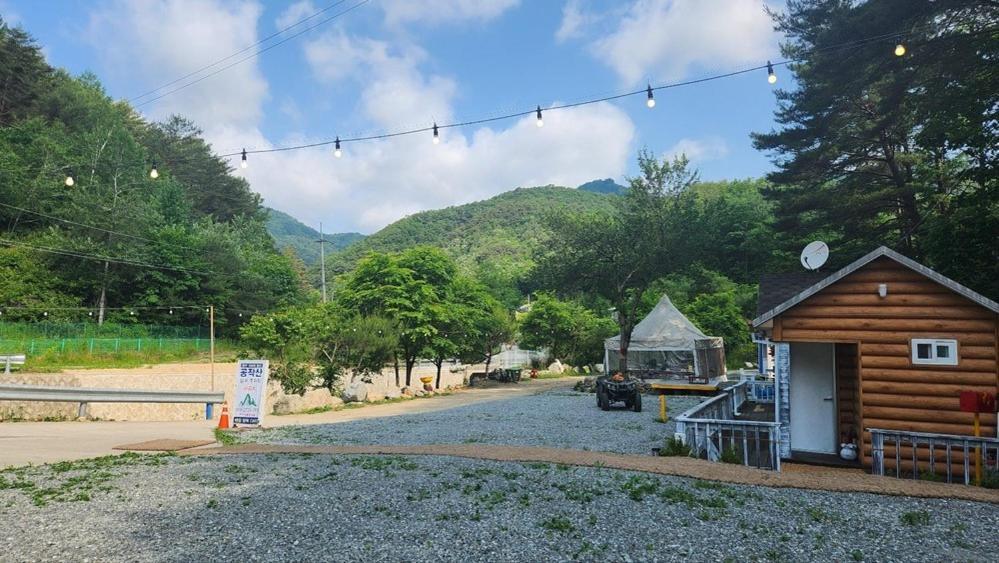 Hongcheon Gongjaksan Recreational Forest Pension ภายนอก รูปภาพ