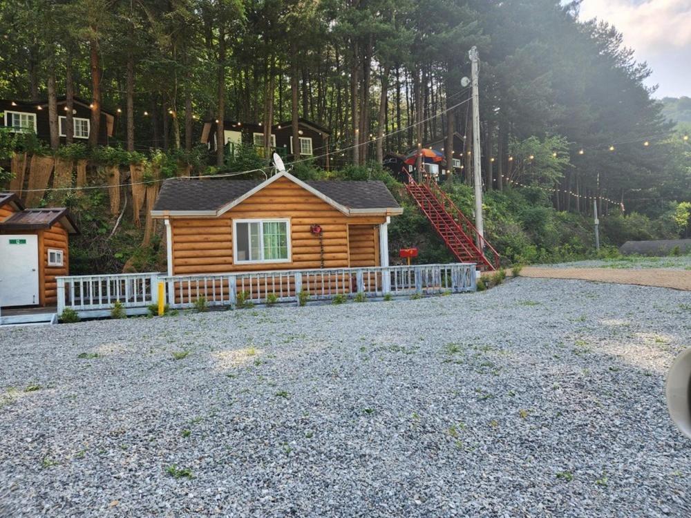 Hongcheon Gongjaksan Recreational Forest Pension ภายนอก รูปภาพ