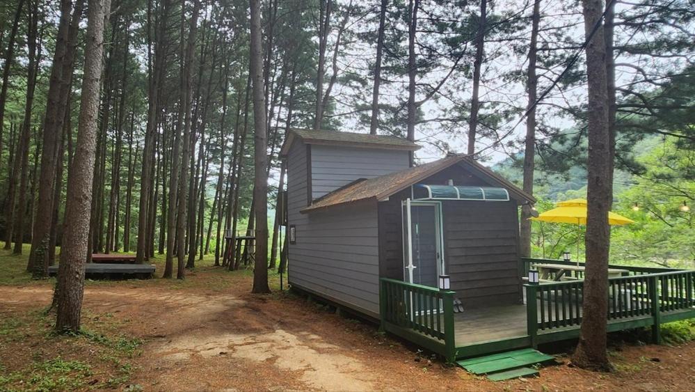 Hongcheon Gongjaksan Recreational Forest Pension ภายนอก รูปภาพ